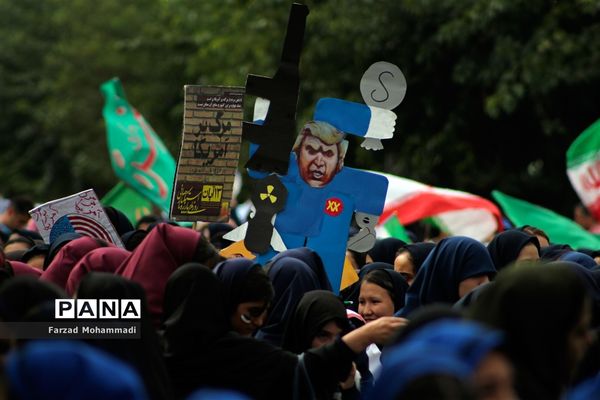 راهپیمایی یوم الله ۱۳ آبان در چهاردانگه