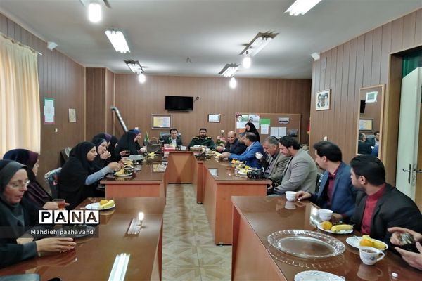 نواخته شدن زنگ استکبار ستیزی در هنرستان کیمیا ناحیه 4 شیراز