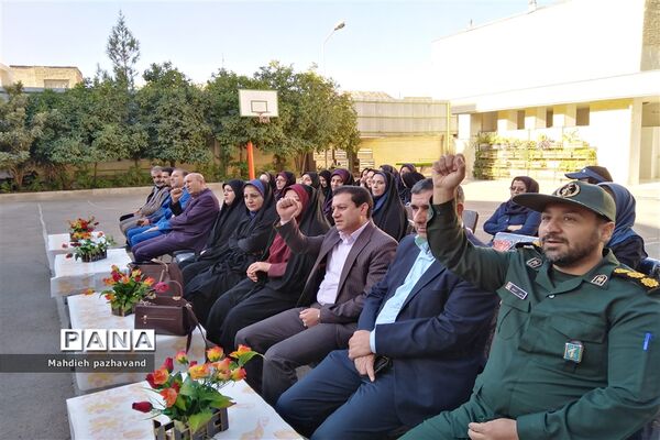 نواخته شدن زنگ استکبار ستیزی در هنرستان کیمیا ناحیه 4 شیراز