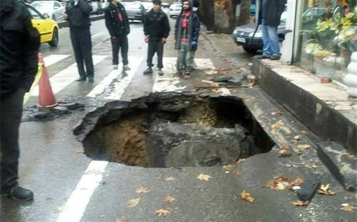 فروکش زمین خودروی سواری را بلعید