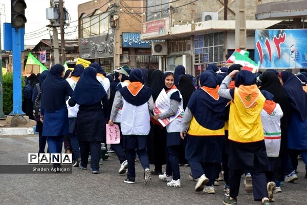 حضور پرشور دانش‌آموزان و فرهنگیان در راهپیمایی ۱۳ آبان شهرستان امیدیه
