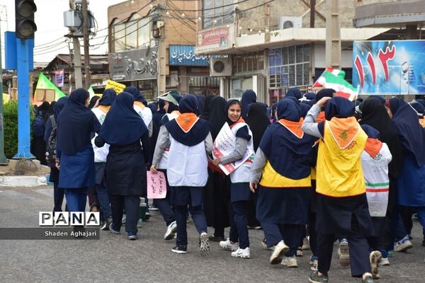 حضور پرشور دانش‌آموزان و فرهنگیان در راهپیمایی ۱۳ آبان شهرستان امیدیه