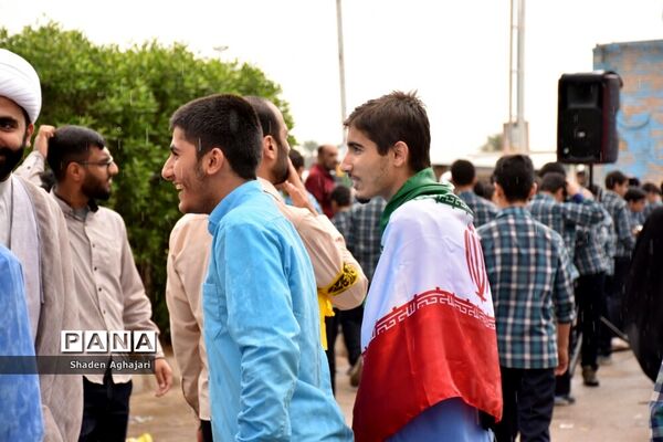حضور پرشور دانش‌آموزان و فرهنگیان در راهپیمایی ۱۳ آبان شهرستان امیدیه