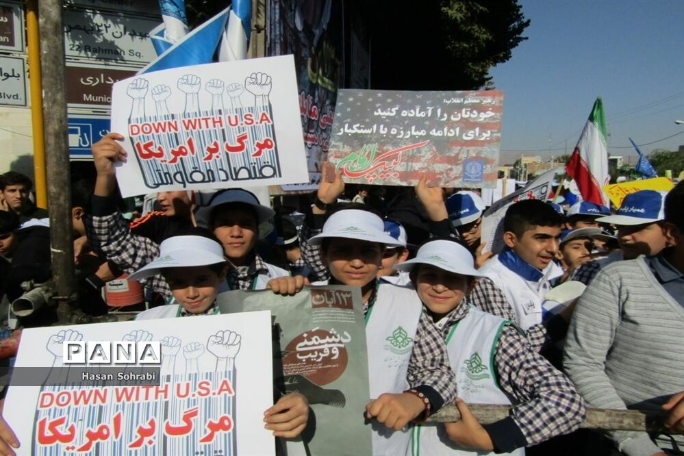 حضور پرشور دانش‌آموزان در راهپیمایی ١٣ آبان شهرستان نهاوند