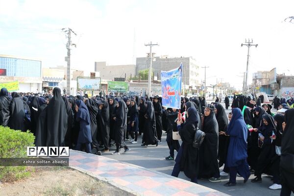 حضور پرشور دانش‌آموزان ایرانشهری در راهپیمایی 13 آبان