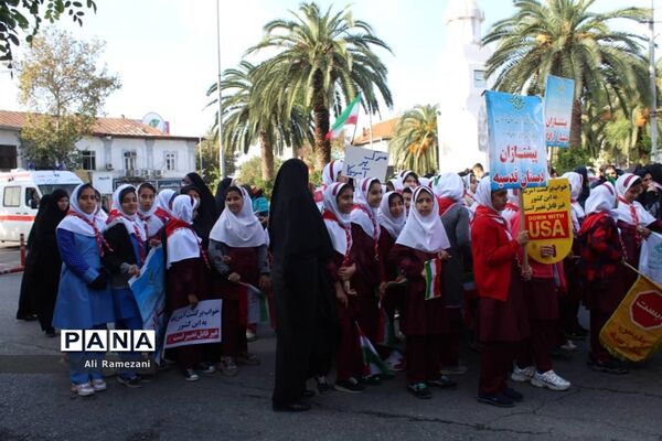 حضور دانش‌‌آموزان پیشتاز قائم‌شهر در راهپیمایی 13 آبان