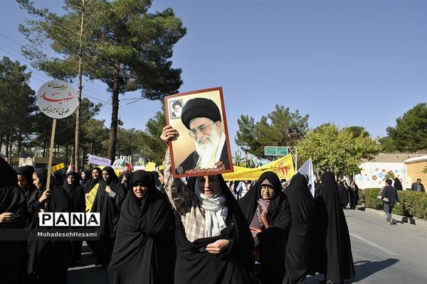 حضور با شکوه مردم در راهپیمایی 13 آبان