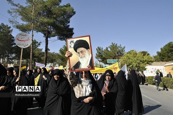 حضور با شکوه مردم در راهپیمایی 13 آبان