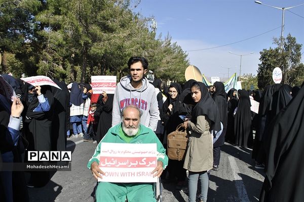 حضور با شکوه مردم در راهپیمایی 13 آبان