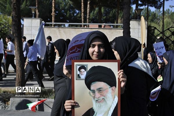 حضور با شکوه مردم در راهپیمایی 13 آبان