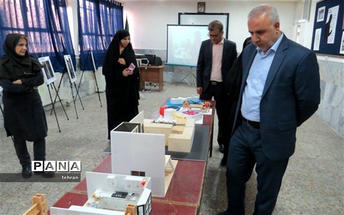 برگزاری نمایشگاه دانش‌آموزی به مناسبت هفته پدافند غیرعامل در منطقه۶