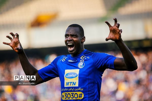 دیدار تیم‌های استقلال و صنعت نفت آبادان