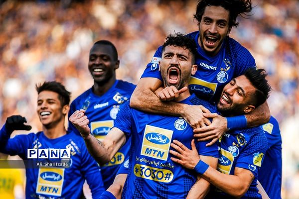 دیدار تیم‌های استقلال و صنعت نفت آبادان