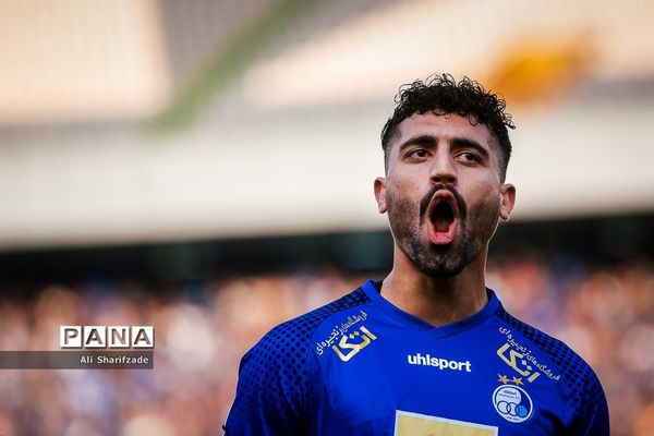 دیدار تیم‌های استقلال و صنعت نفت آبادان