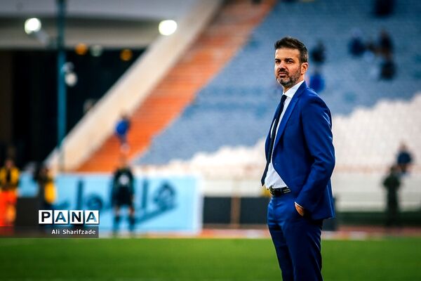 دیدار تیم‌های استقلال و صنعت نفت آبادان