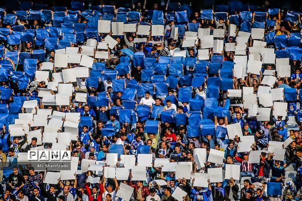 دیدار تیم‌های استقلال و صنعت نفت آبادان