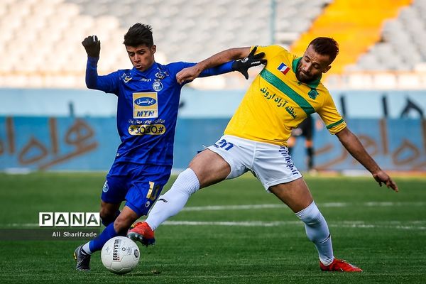 دیدار تیم‌های استقلال و صنعت نفت آبادان