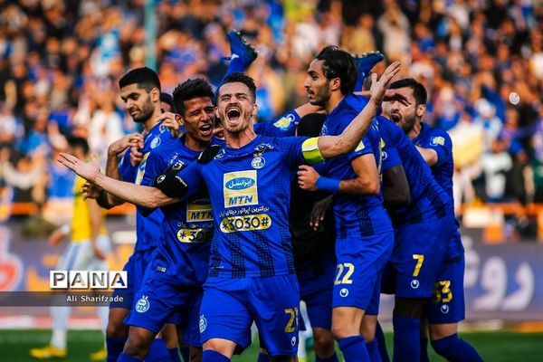 دیدار تیم‌های استقلال و صنعت نفت آبادان