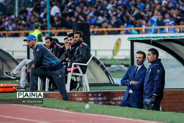 دیدار تیم‌های استقلال و صنعت نفت آبادان