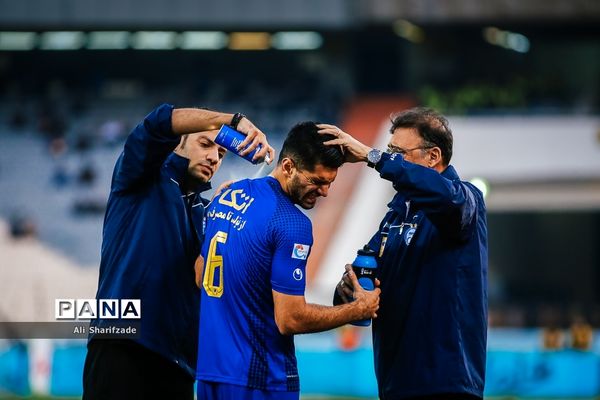 دیدار تیم‌های استقلال و صنعت نفت آبادان