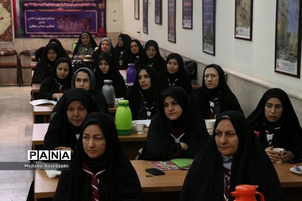 برگزاری نشست کارشناسان و رابطان پانای سازمان دانش‌آموزی خراسان رضوی در مشهد