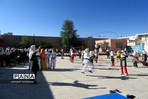 برگزاری المپیاد ورزشی درون مدرسه ای در نی ریز
