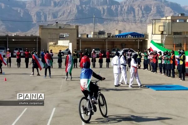 برگزاری المپیاد ورزشی درون مدرسه ای در نی ریز