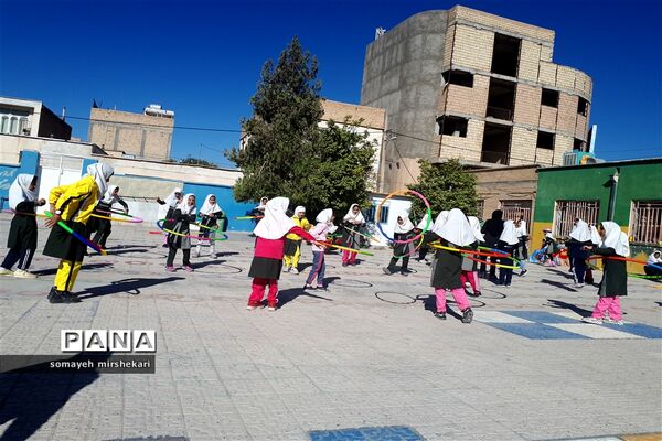 برگزاری المپیاد ورزشی درون مدرسه ای در نی ریز