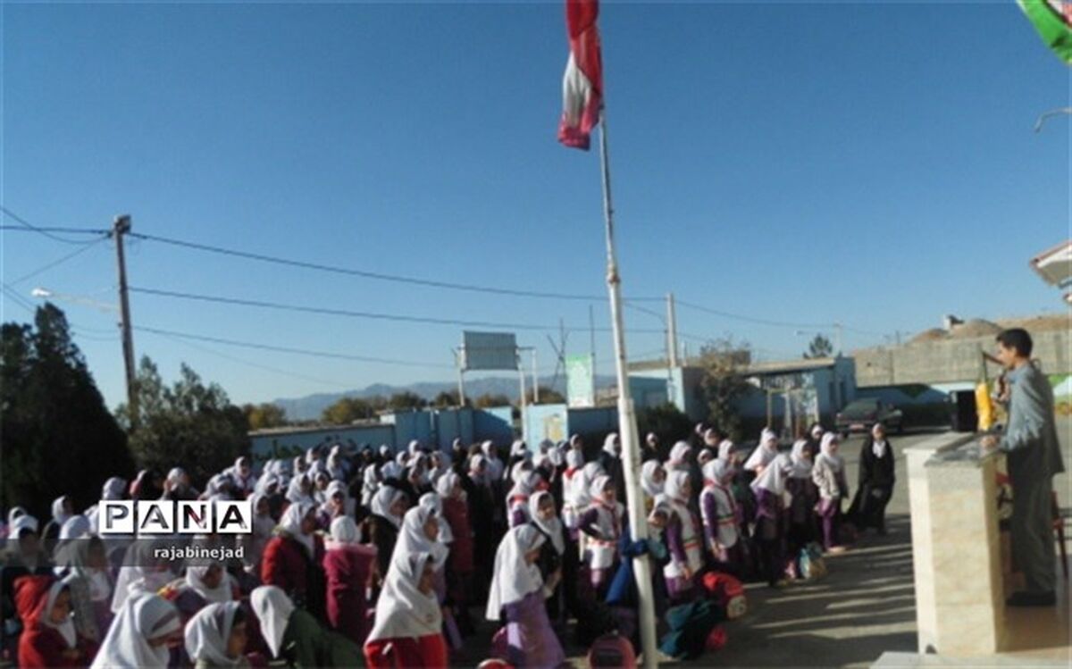 برگزاری مراسم زنگ انتظار در دبستان شاهد عبدالرحمن آدمی ابرکوه