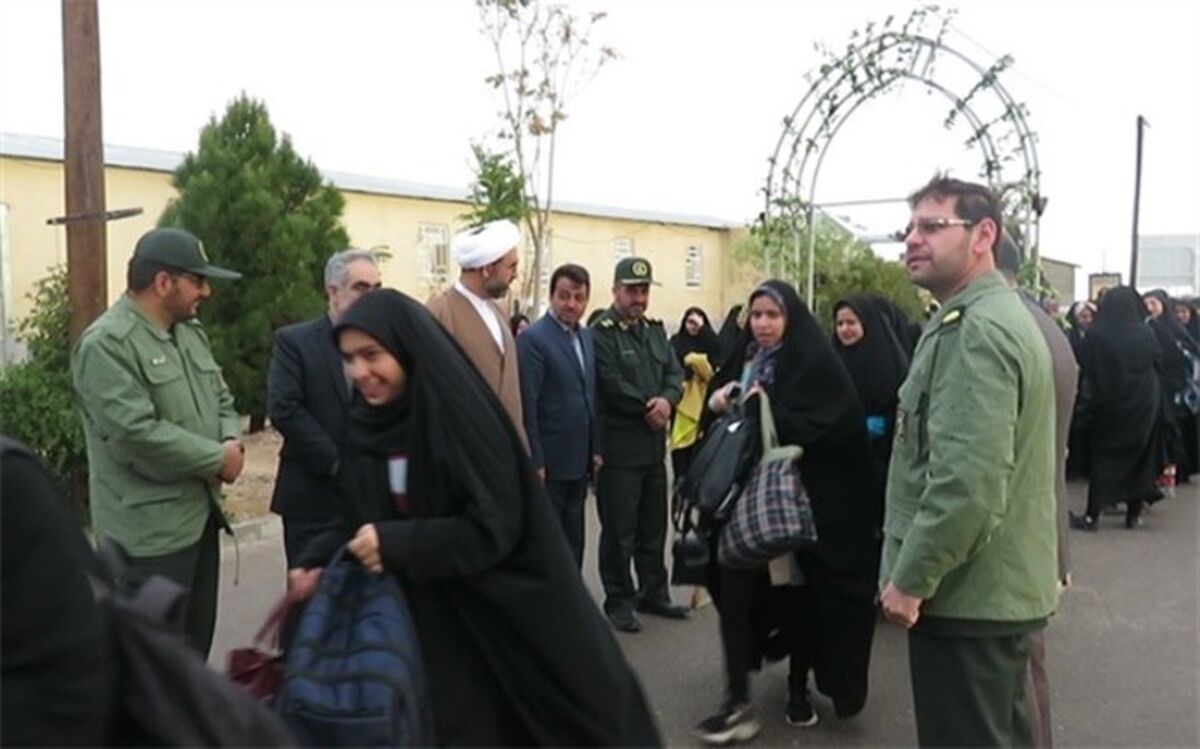 اعزام دانش آموزان مهریزی به مناطق عملیاتی جنوب