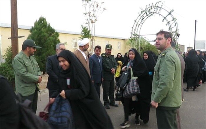 اعزام دانش آموزان مهریزی به مناطق عملیاتی جنوب