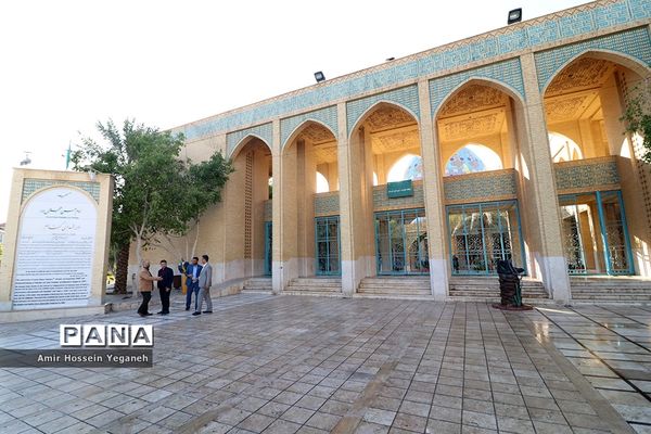 مراسم غبار روبی مزار شهدای گمنام به‌مناسبت روز کیش