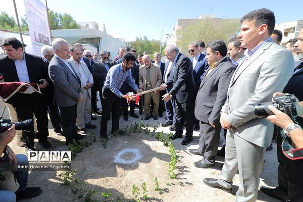 مراسم کلنگ زنی دو طرح عمرانی در جزیره کیش به مناسبت روز کیش
