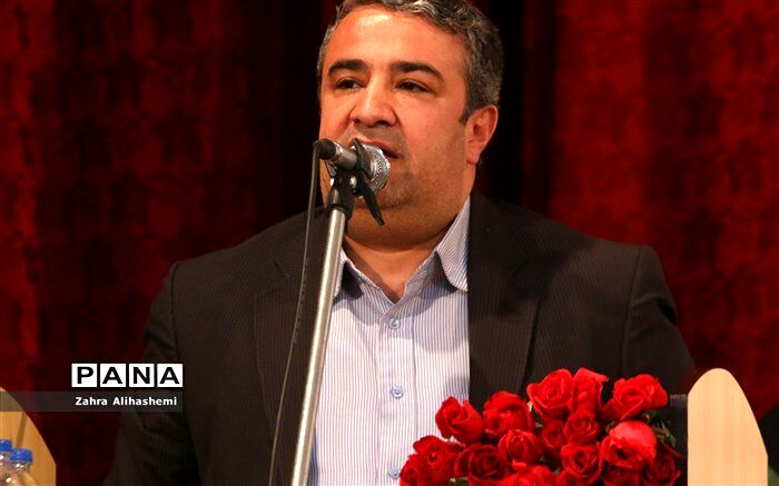 نیکبخت: آموزش و پرورش امروز تنها مانده است