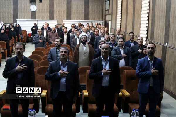 تجلیل از معاونان پرورشی و تربیت بدنی منطقه 17