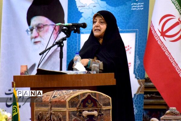 بازدید معاون رئیس جمهوری از مناطق زلزله زده سراب