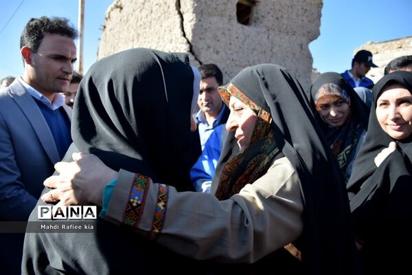 بازدید معاون رئیس جمهوری از مناطق زلزله زده سراب