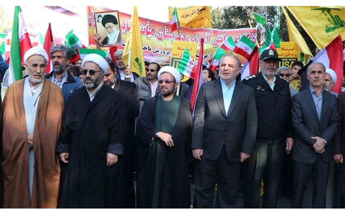 تجمع انقلابی دانش آموزان قزوینی در روز 13 آبان ماه
