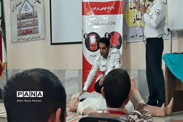 دوره آموزشی ضمن خدمت مربیان پیشتاز و تجلیل از فعالان اردوی ملی در ناحیه ۴ اهواز