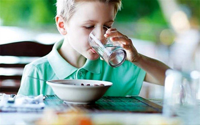 آیا همراه غذا «آب» بخوریم