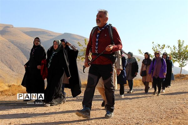 کوهپیمایی مربیان پیشتاز تشکیلات سازمان دانش‌آموزی استان فارس