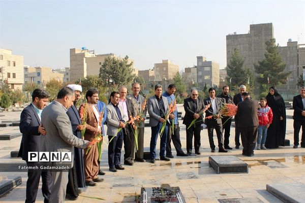 عطر افشانی مزار شهدای شهرستان اسلامشهر به مناسبت افتتاح هفته فرهنگی