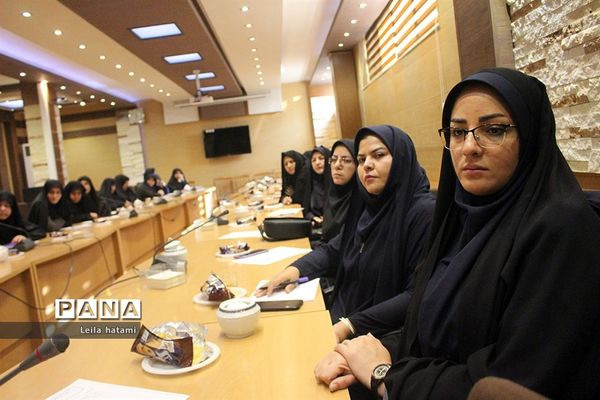 دومین نشست هم‌اندیشی فرماندار تبریز با رابطین امور بانوان ادارات