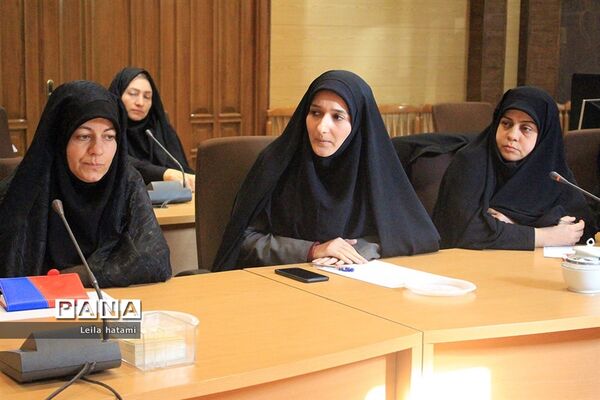 دومین نشست هم‌اندیشی فرماندار تبریز با رابطین امور بانوان ادارات