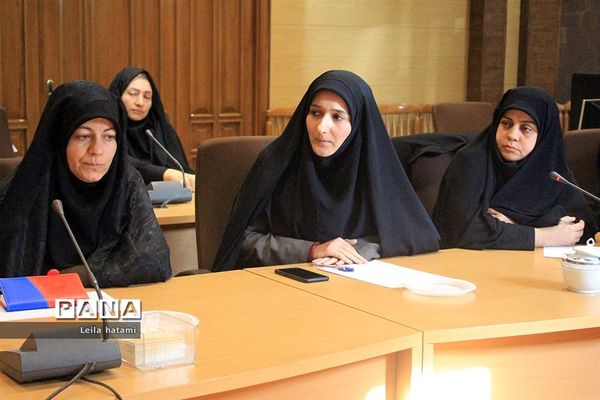 دومین نشست هم‌اندیشی فرماندار تبریز با رابطین امور بانوان ادارات