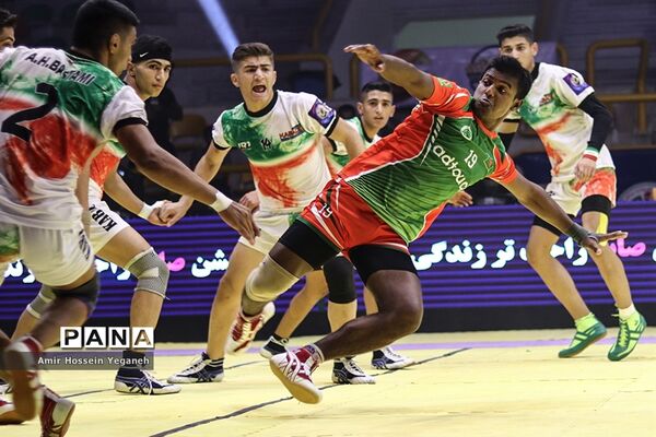 بازی ایران و بنگلادش در نیمه نهایی مسابقات کبدی قهرمانی جوانان جهان