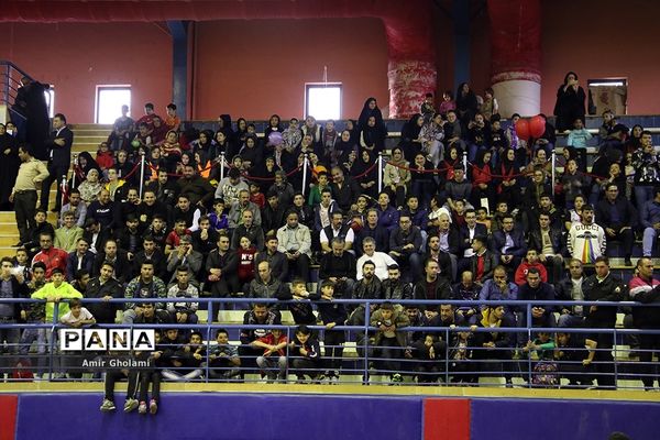 دیدار تیم منتخب قهرمانان ملی فوتبال با متخب تیم‌های محله هرندی