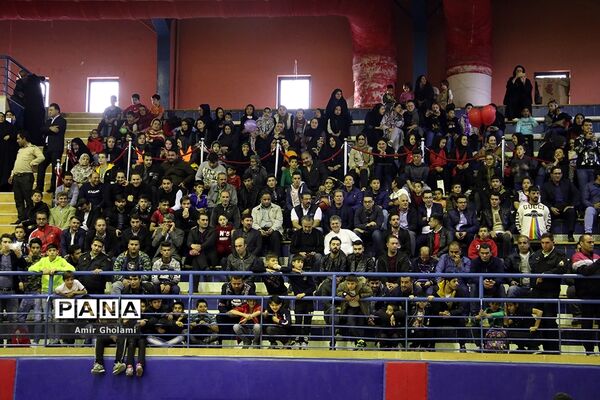 دیدار تیم منتخب قهرمانان ملی فوتبال با متخب تیم‌های محله هرندی
