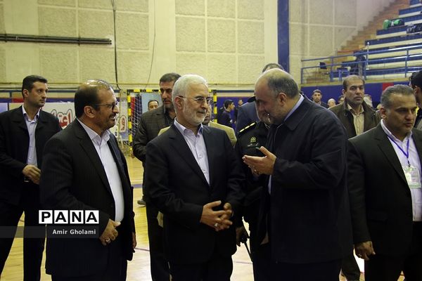 دیدار تیم منتخب قهرمانان ملی فوتبال با متخب تیم‌های محله هرندی