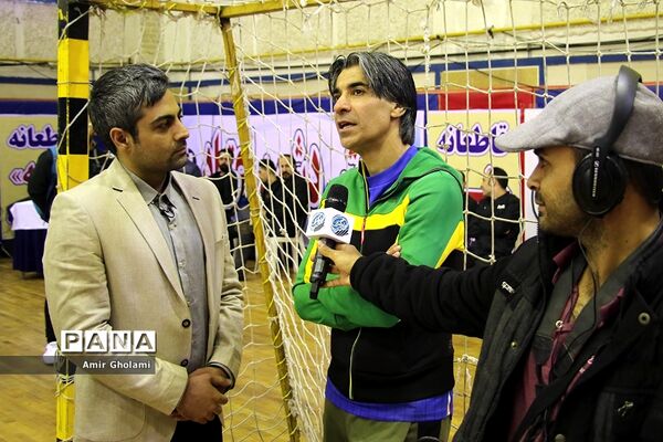 دیدار تیم منتخب قهرمانان ملی فوتبال با متخب تیم‌های محله هرندی